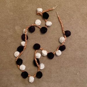 Pom pom garland